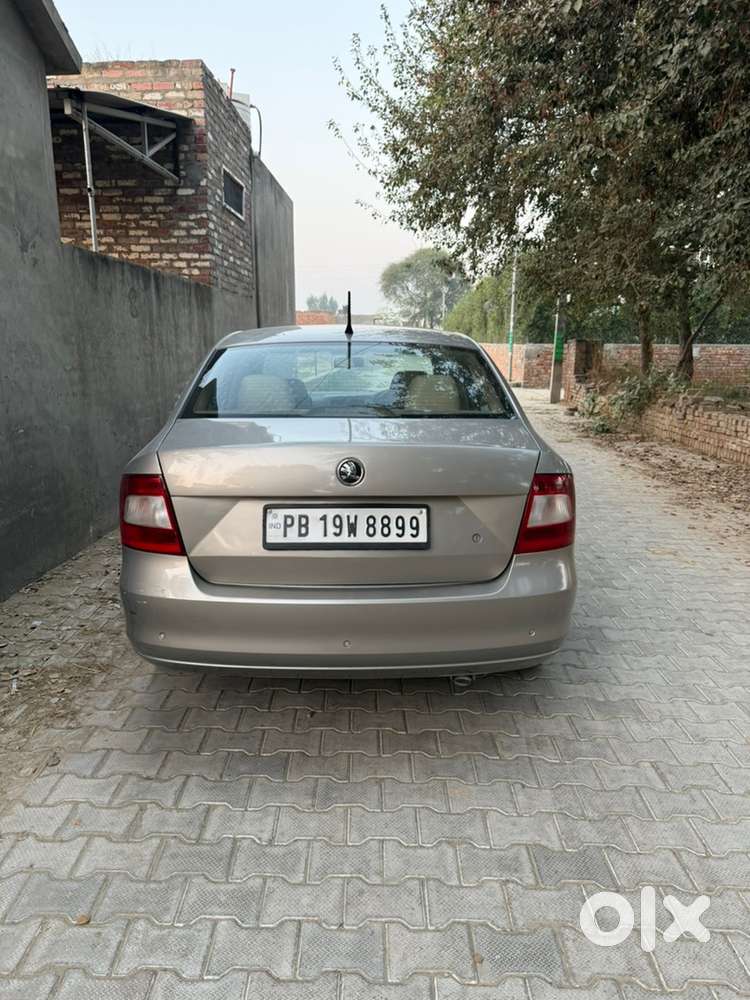 Top model Projecter headlights and Automatic AC