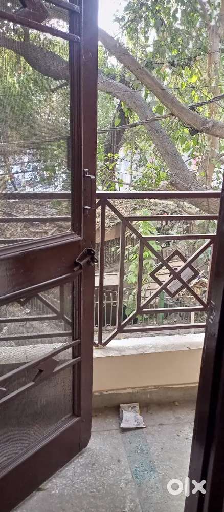On road floor good location upper ground pankha road new Delhi