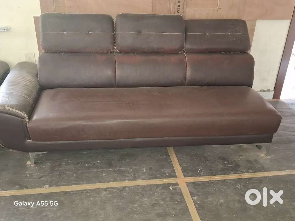 3 Seater Sofa & Centre table in excellent condition.