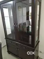 Crockery unit in good condition