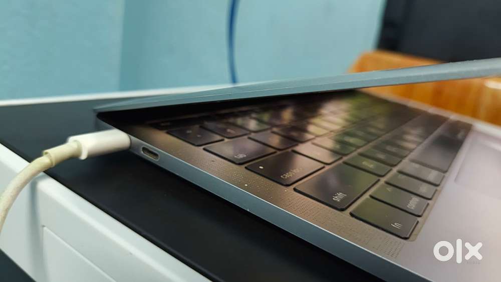 apple laptop