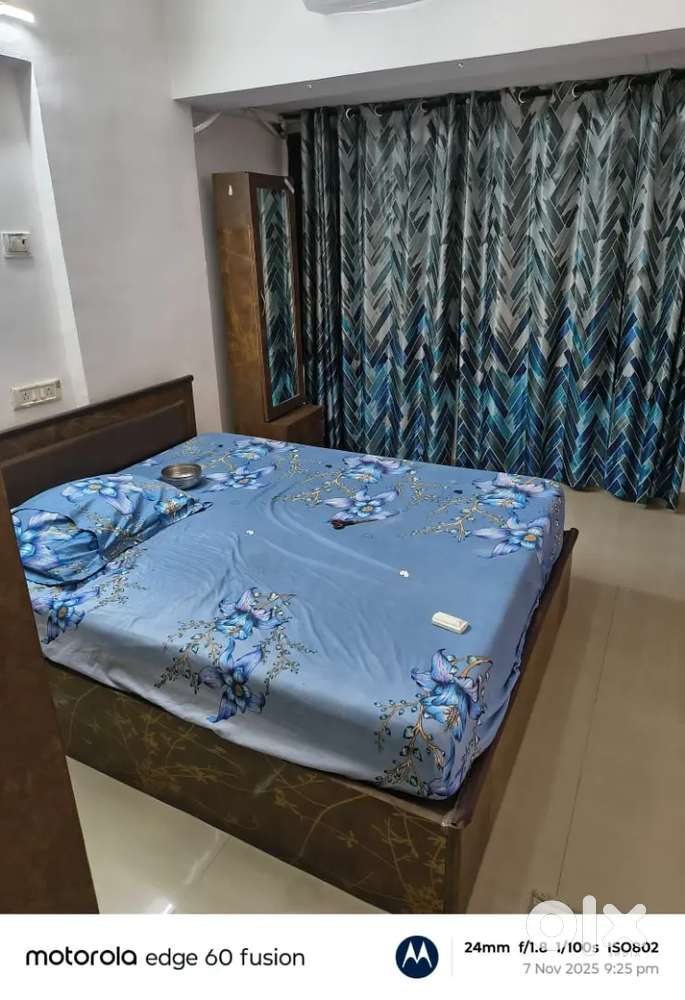 Available pg bflat mate in chembur double sharing with Ac bed wardro