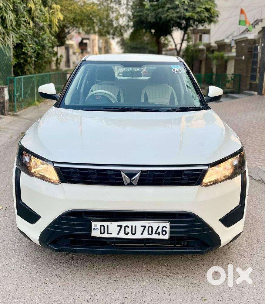 Mahindra XUV300 W4, 2022, Petrol