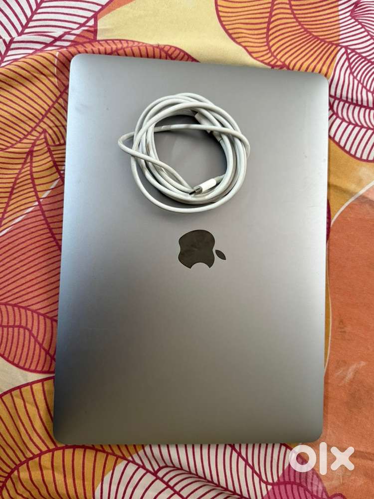 Macbook air m1 2020 model 8/512gb