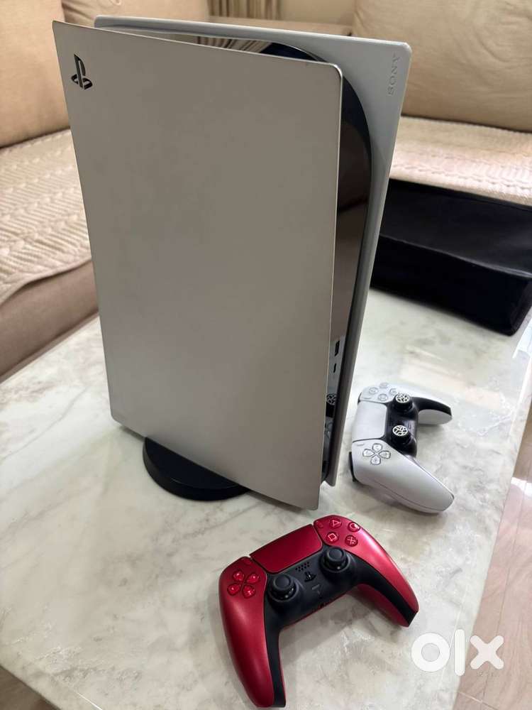 PS5 DIGITAL VER ! NEW CONDITION! 2 CONTROLER
