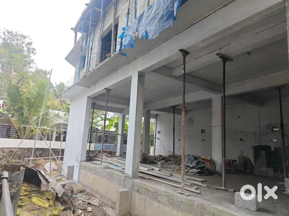 Vyttila near goldsock office space/ godown space for rent 1000 sq feet