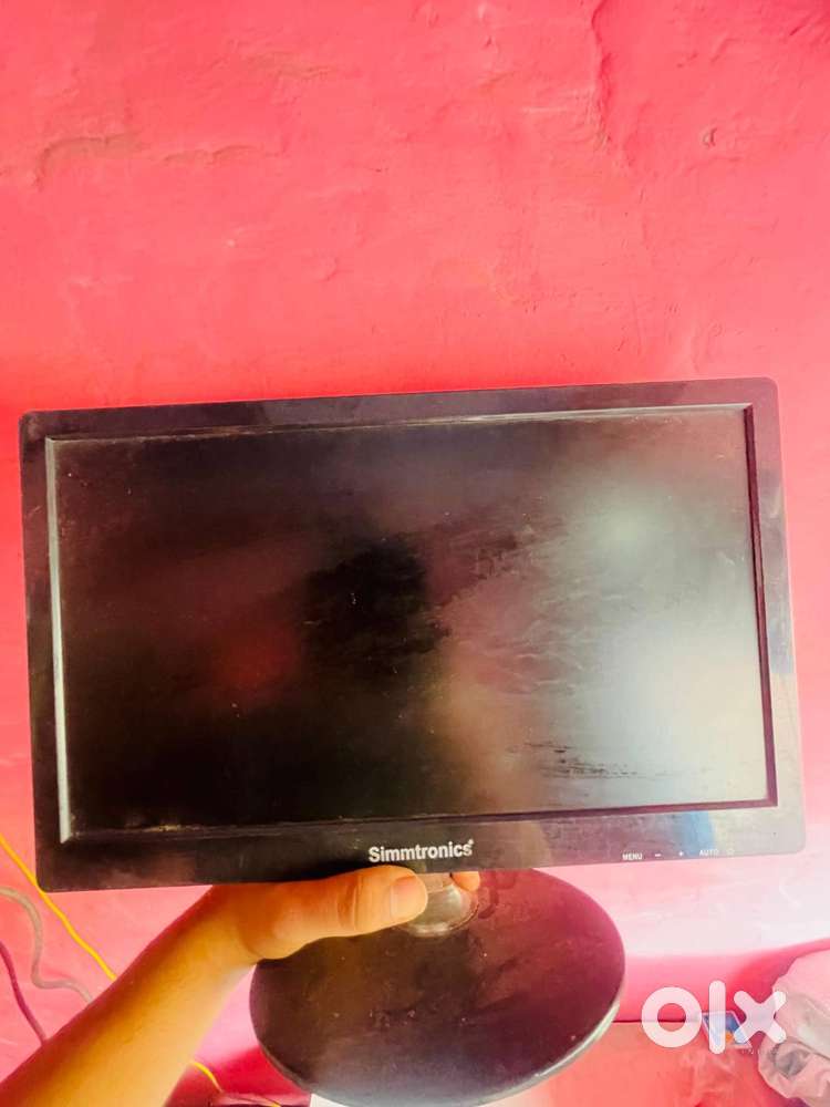 computer moniter 15 inch good condition and working condidtion