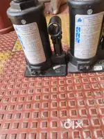 Hydraulic bottle jack 2 pieces