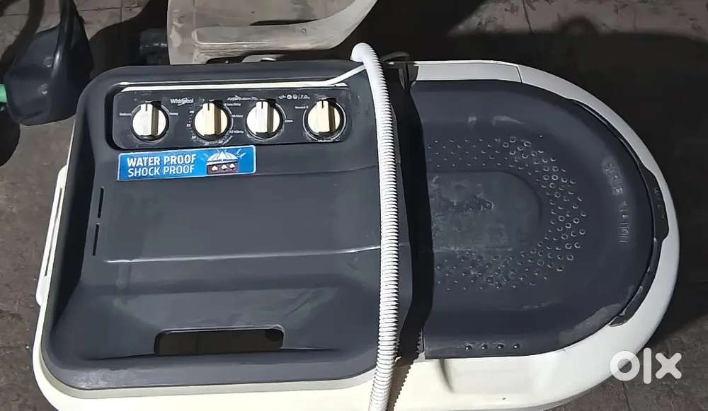 Whirlpool semi automatic washing machine