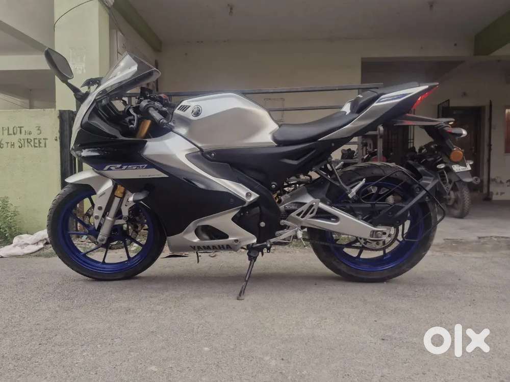Yamaha R15 M