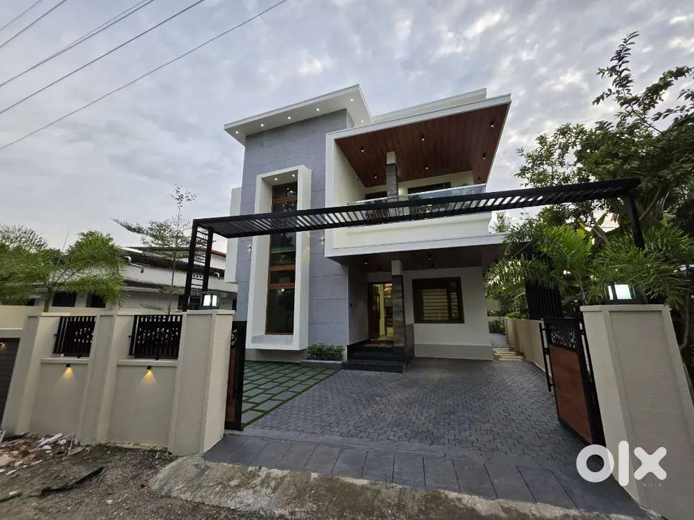 Kakkanad pallikkara 5.5cent house for sale