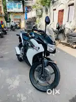 HONDA CBR 150R BLACK WHITE