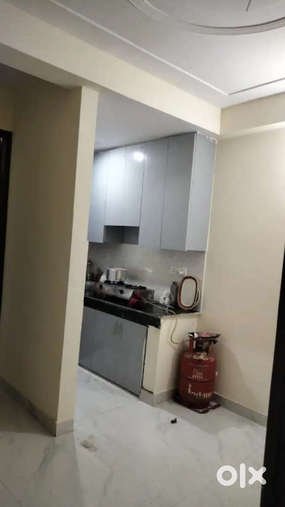 2 bhk flat female required