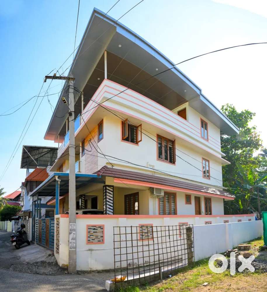 Thripunithura Vadakkakota Independnt House 3Bhk 21K Near Metro Station