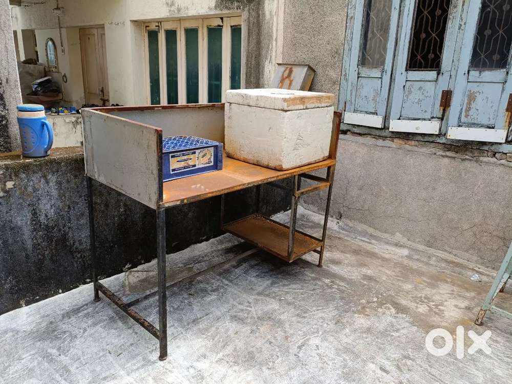 Metal table for fastfood and tea