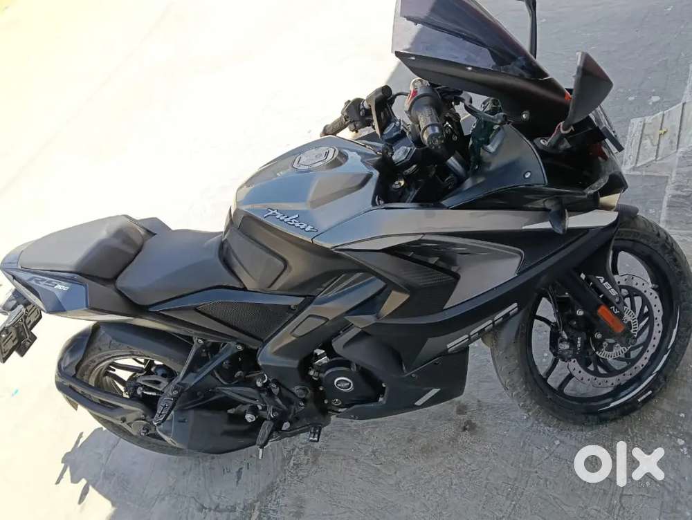 Bajaj pulser RS 200 good condition one hand