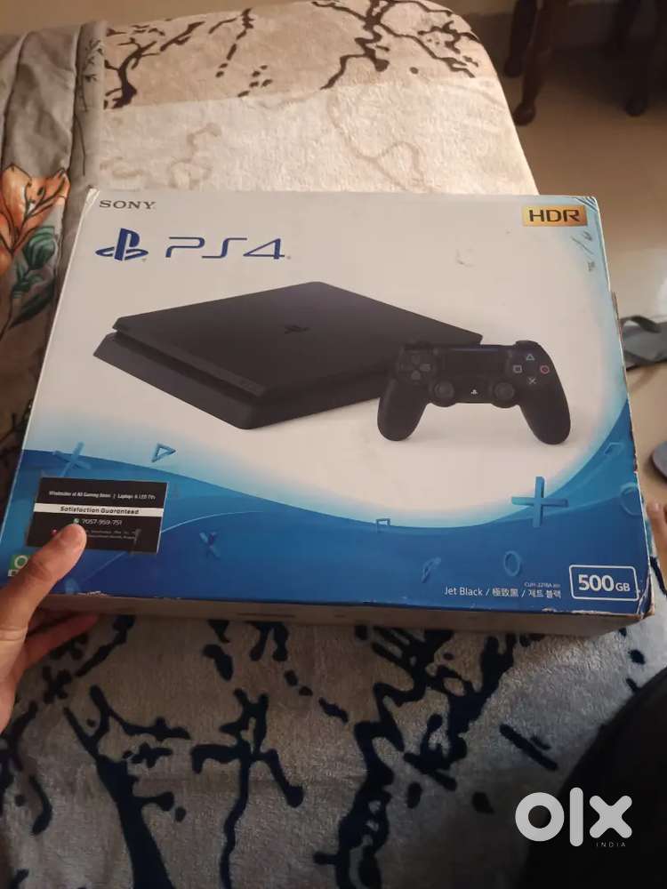 Ps4 with 1 controller with WWE game 2k25
