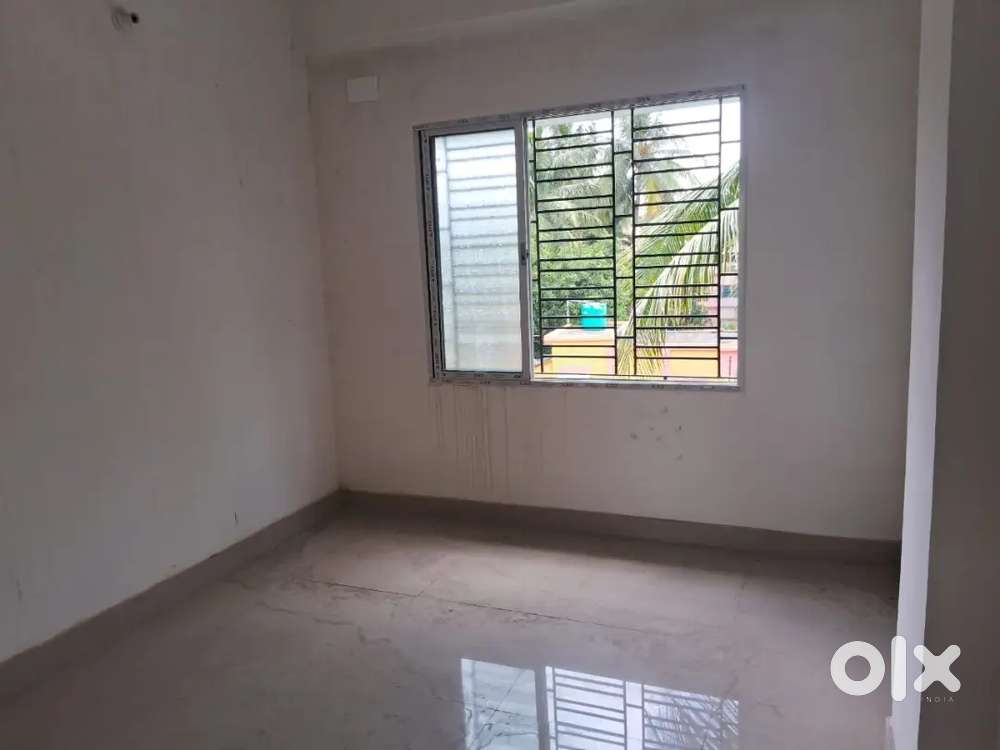 You will get 2 BHK ready to move flat in Shyamnagar at low price