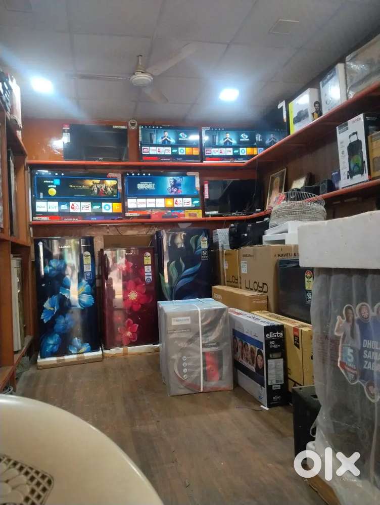 Salesman in electronics shop