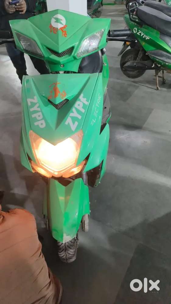 Dilevery with eletrice scooty