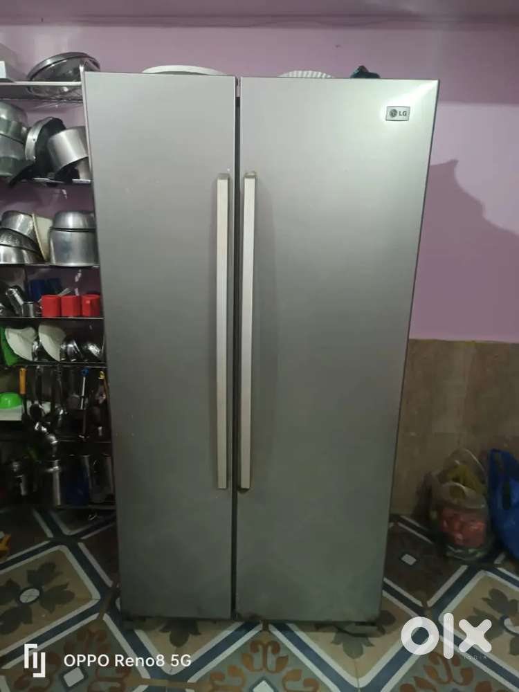 Side by side LG fridge