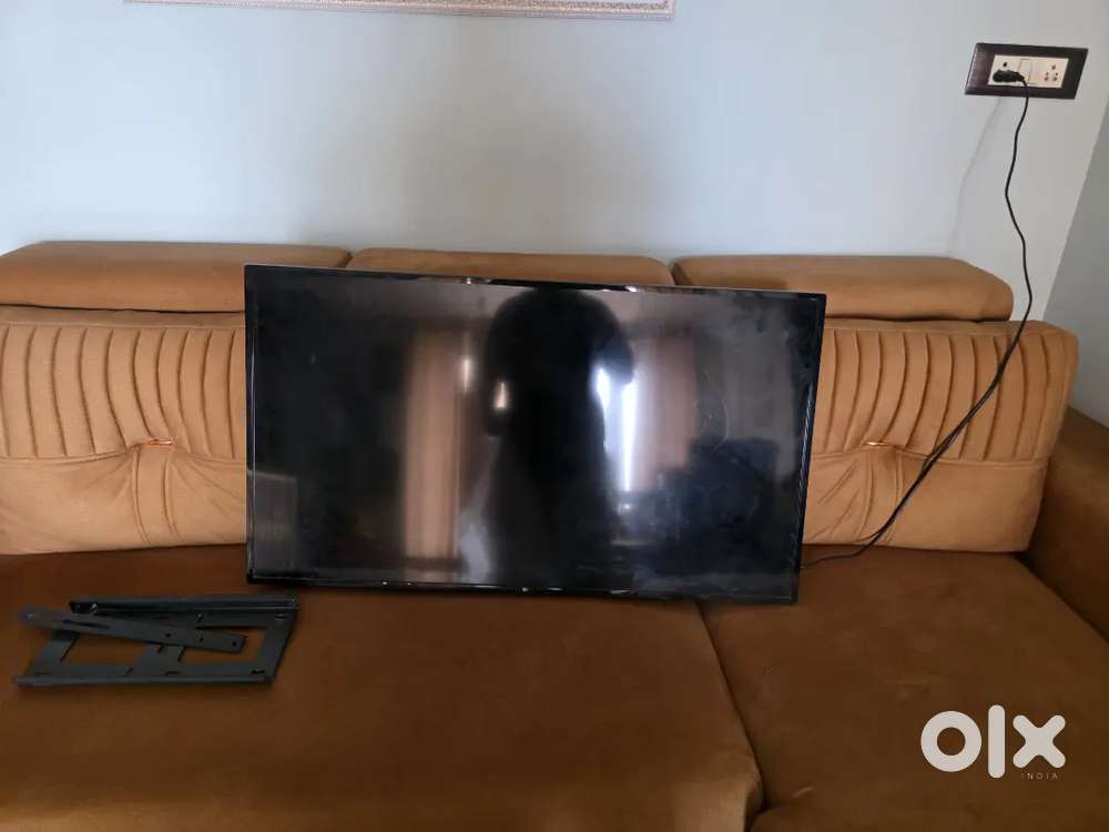 Mi 40 Inch LED TV with Wall Mount – Excellent Condition
