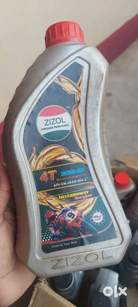Motorcycle engine oil, Sprint and Zizol for ₹150 only.