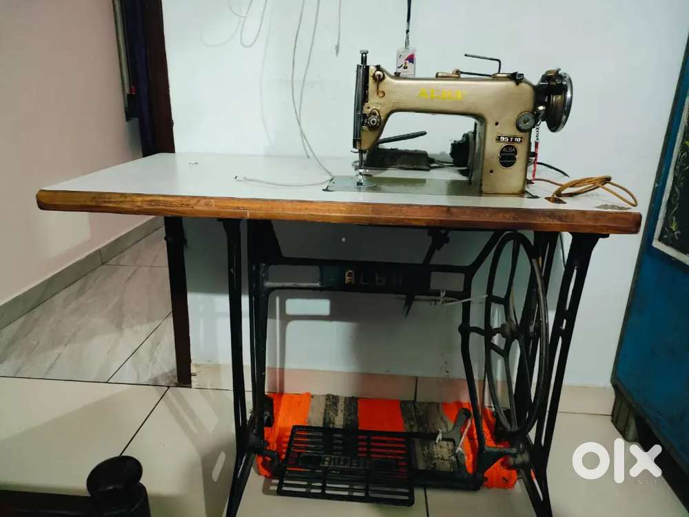Tailoring machine or sewing machine