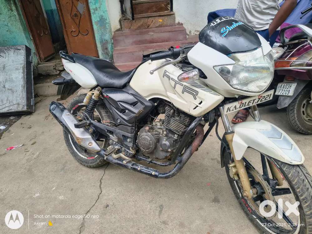Apache rtr 180 2011 model fc life available 1year