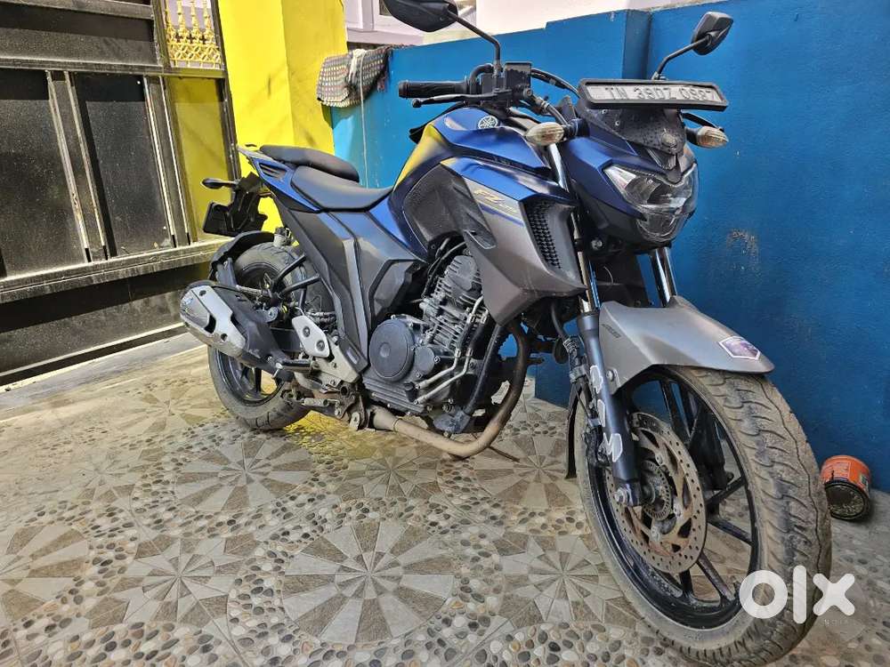 YAMAHA FZ25