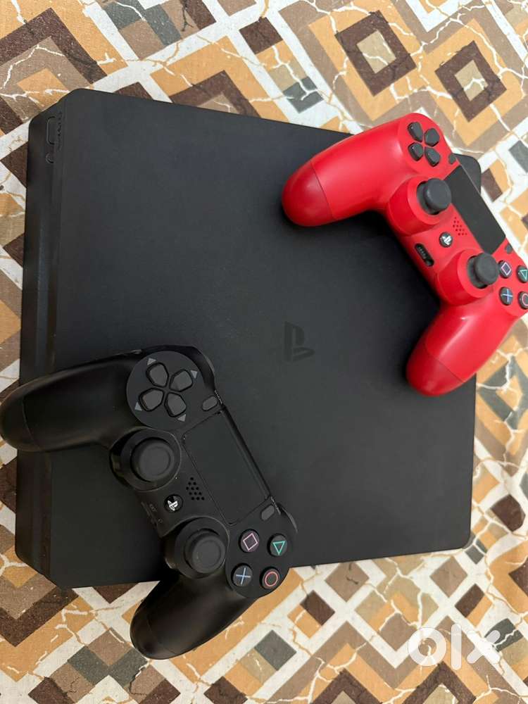 PS4 Slim 500 GB + Red Magma + 4 Top selling games- Excellent Condition