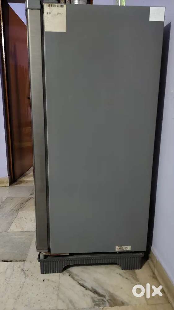 Sell fridge new condition both inside and outside