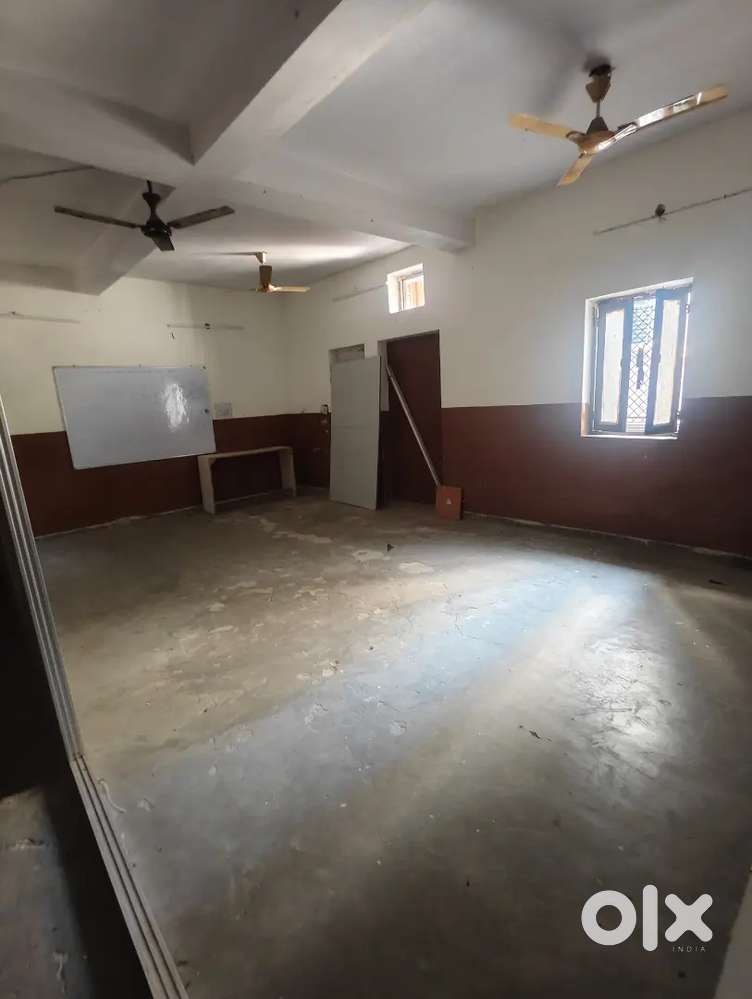 2050 square feet hall first floor for rent