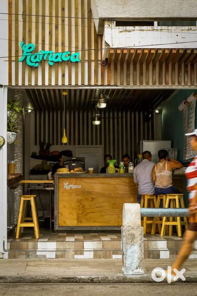 Juice masters and helpers wanted for juice shop