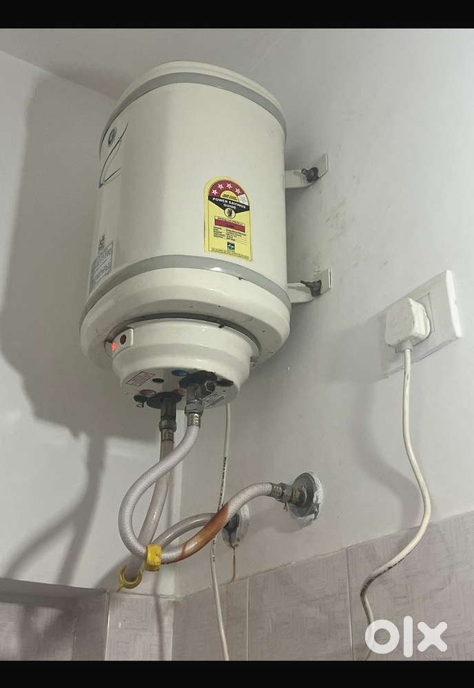 Crompton Geyser avilable 15ltr