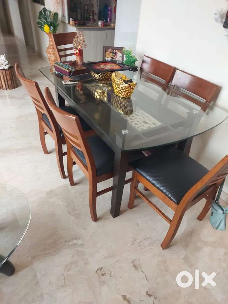 Set of Dinning table with 6 cozy Chairs