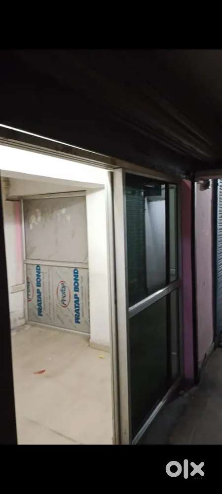 OFFICE AND WAREHOUSE SPACE SHOP FOR SALE IN SAKCHI  NEAR DELHI DARBAR