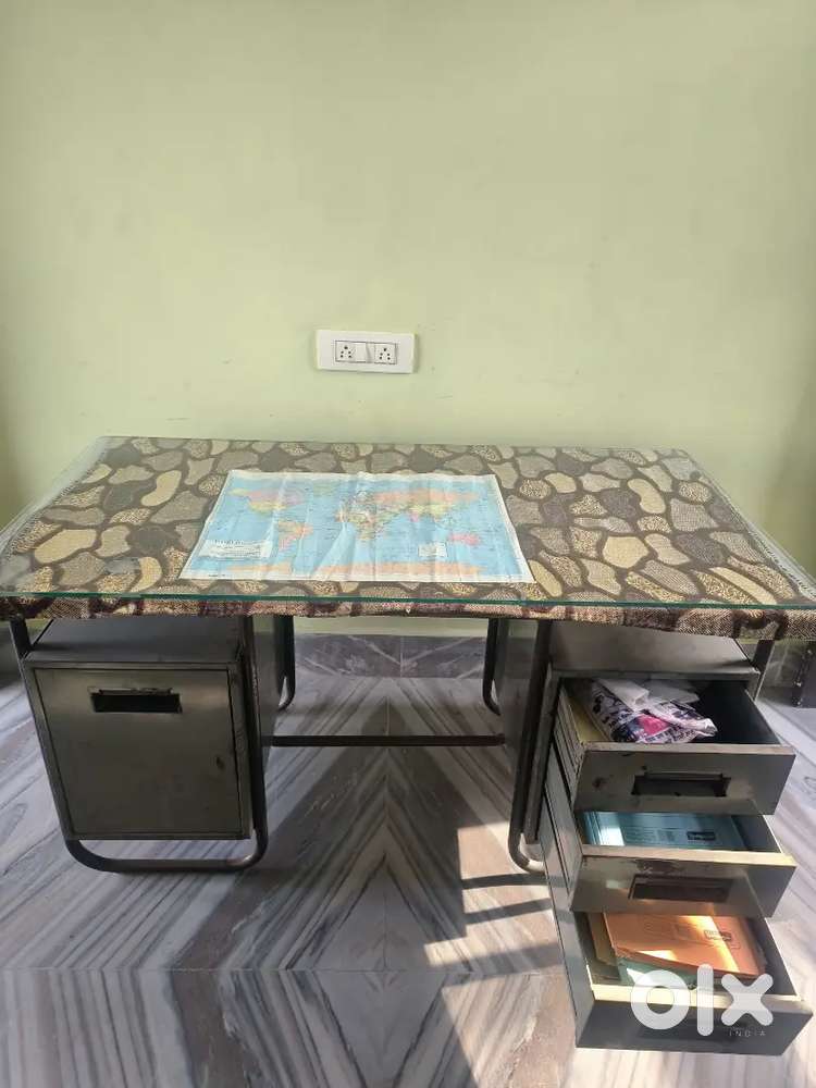 Office table with 4 Chairs