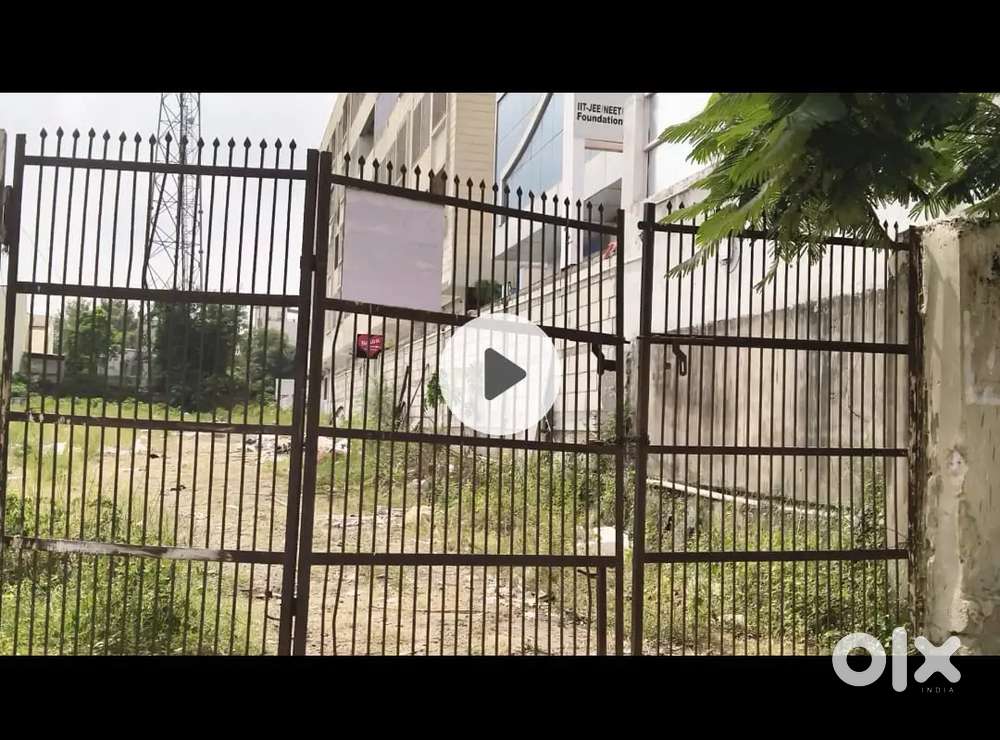 Sikar nagar parishad ke samne zameen available hai.