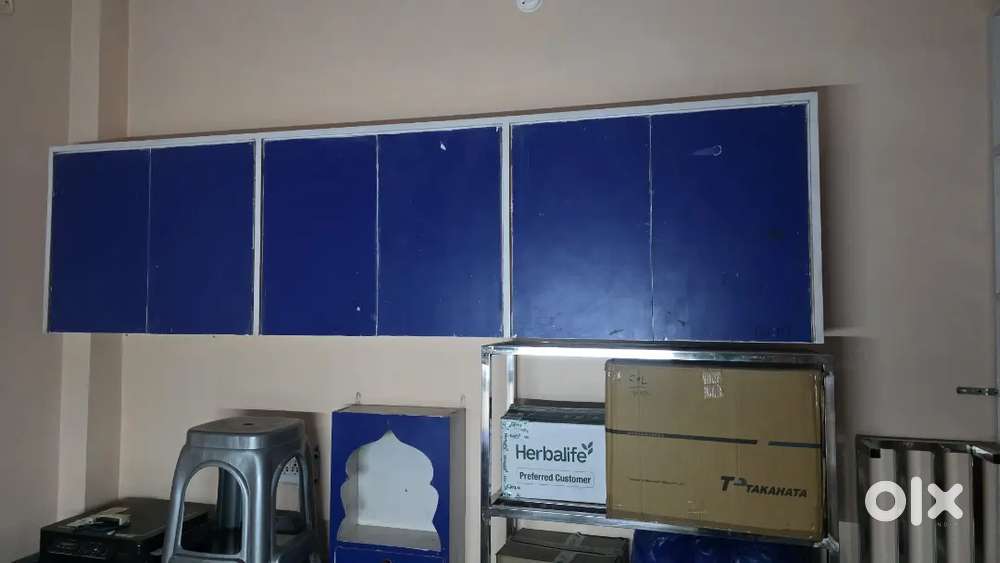 Workstation table mobile shop and tuffoned Glass door
