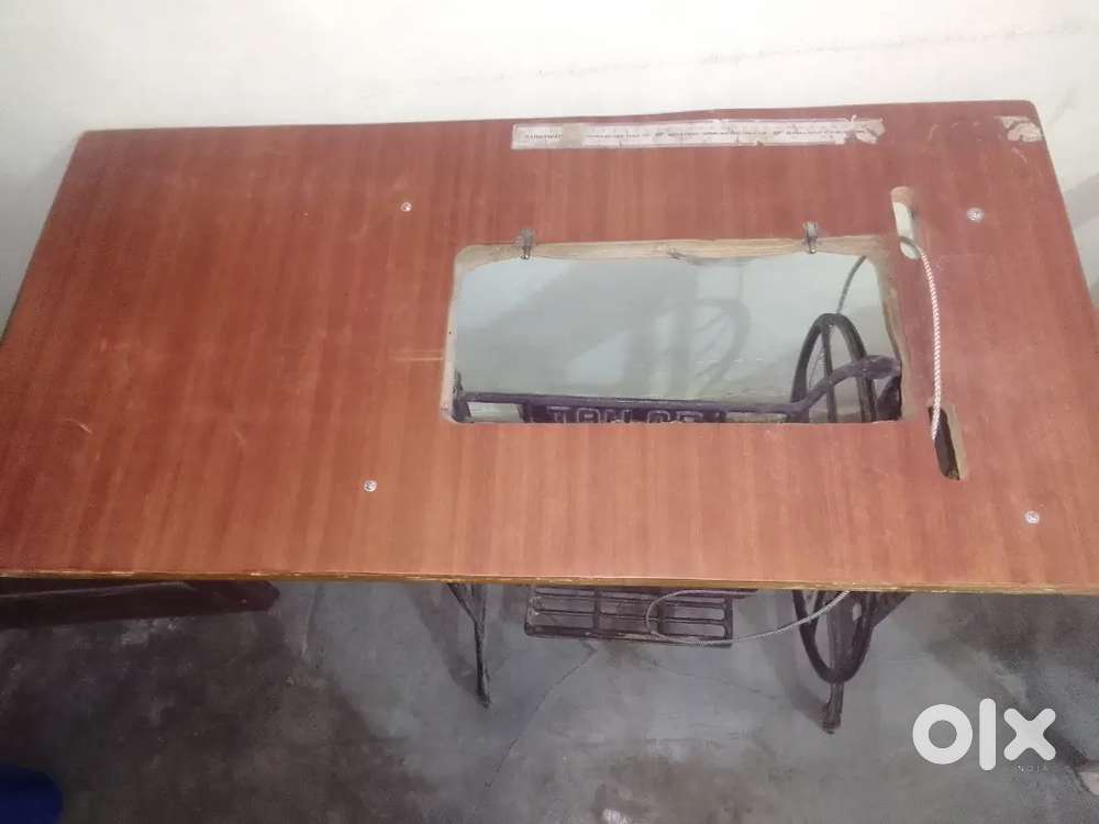 Sewing machine stand with ply board