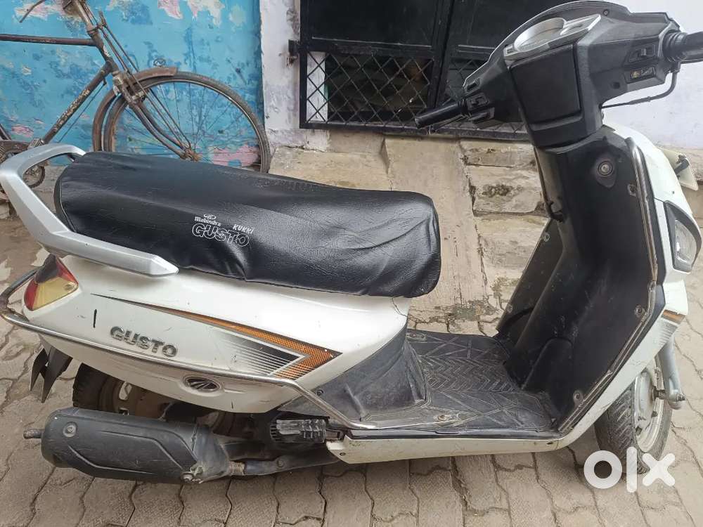 Mahindra gusto