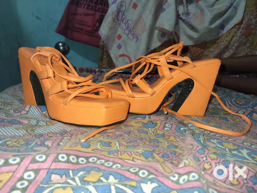 Daisie heels