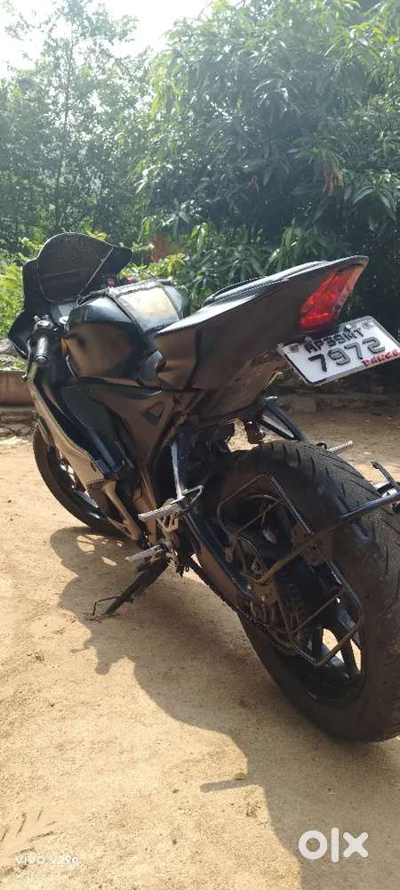 R15V4 DARK NIGHT