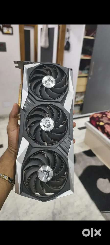 Graphic card 16bg amd 6800xt triple fan (1 lakh 30 hazaar ka hai)