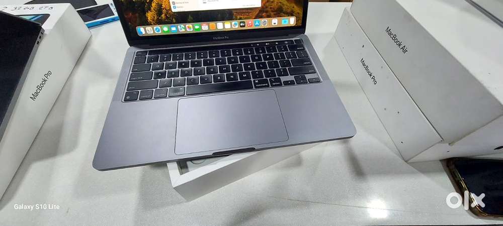 MacBook Pro M2 13-inch M2,2022) Chip Apple M2