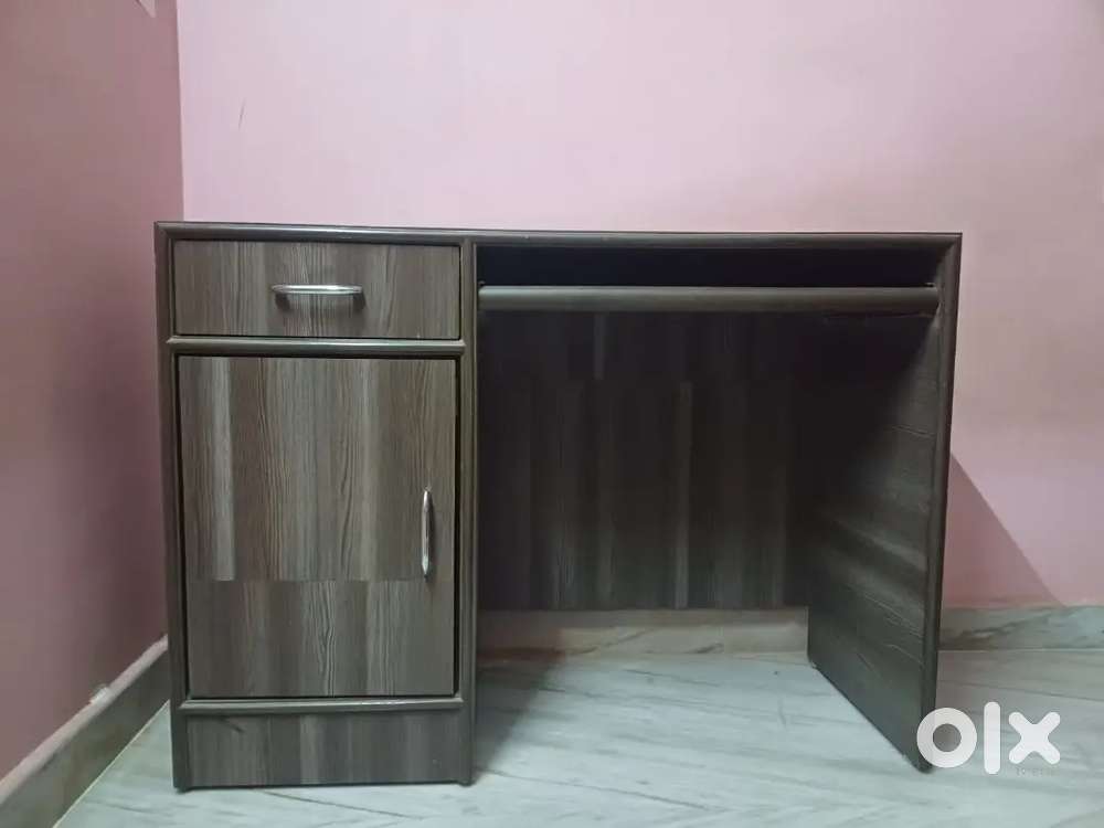 Compact Wooden Computer Table with Storage – Good Condition