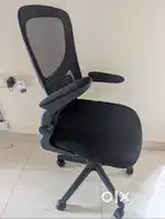 Computer chair, 2 month old, full rolling