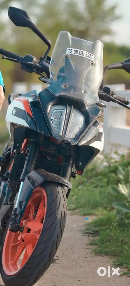 Less driven KTM Duke 390 converted to adventure