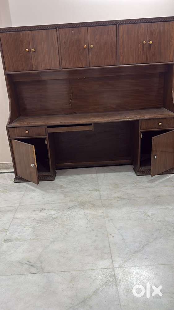 Computer table